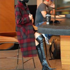 批发红色格子呢子<b class='q'>大</b>衣女2025秋冬新款韩版气质双面呢外套中老年妈妈款