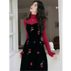 批发法式桔梗赫本风高级感富家千金玫瑰吊带<b class='q'>连衣裙</b>长袖T恤两件套装冬