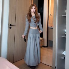 批发灰色套装长袖<b class='q'>针织</b>衫短款<b class='q'>开衫</b>女秋季半身长裙高腰裙子温柔风两件套