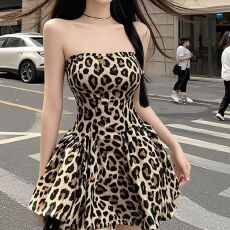 批发mm美式豹纹性感露肩抹胸辣妹连衣裙显瘦小众<b class='q'>蓬蓬</b>收腰<b class='q'>短裙</b>礼服