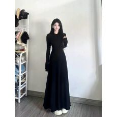 批发2026秋冬新款百搭连衣裙赫本风小众气质显瘦打底<b class='q'>修身</b>简约过膝长裙
