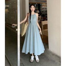 批发蓝色法式挂脖吊带连衣裙子女夏季新款海边度假风无袖沙滩长裙