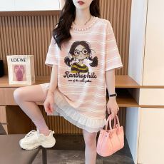 批发实拍【原版条纹70棉】特大码300斤<b class='q'>中长款</b>钉珠+印花假两件短袖女