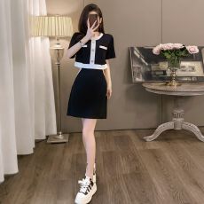 批发小香风<b class='q'>时尚</b>套装女夏新款显瘦高档独特短袖上衣短裙两件套