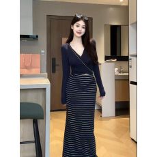 批发辣妹交叉v领绑带修身长袖T恤女秋季<b class='q'>套装</b><b class='q'>条纹</b>包臀半身裙气质两件套