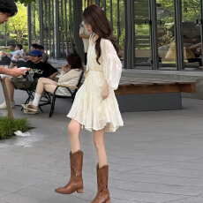 批发法式长袖刺绣花连衣裙子女夏秋季2025新款新疆旅游度假巨好看<b class='q'>短裙</b>