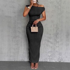 批发<b class='q'>欧美</b>跨境2025年时尚新款气质优雅露肩收腰显身材<b class='q'>大码</b>连衣裙