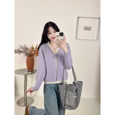 批发少女风假两件木耳边拼接v领<b class='q'>毛衣</b>设计款针织衫女上衣