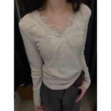 批发韩系v领蕾丝花朵长袖针织t恤女秋季新款修身辣妹<b class='q'>打底衫</b>内搭短上衣