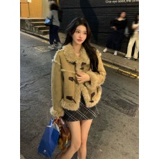 批发羊羔毛外套女<b class='q'>秋</b>冬短款2025新款加厚皮毛一体羊羔绒独特好看高级感