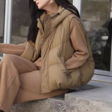 批发羽绒马甲女款女高级感新款女装鸭绒连帽保暖马夹坎肩背心平湖3262