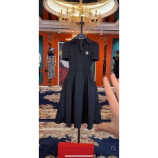 批发<b class='q'>欧洲站</b>高级感赫本风小黑裙<b class='q'>连衣裙</b>小香风裙子法式气质黑色长裙女装