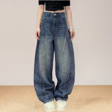 批发信用极好实拍满天星烫钻弯刀牛仔裤女2026春秋<b class='q'>高腰</b>宽松直筒阔腿裤