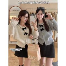 批发<b class='q'>韩版</b>蕾丝花边蝴蝶结单排扣毛衣秋冬款气质针织开衫配胸针蝴蝶结