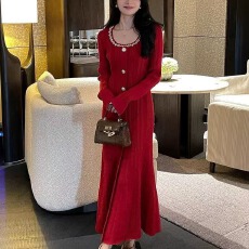 批发2025轻奢高级镶钻针织<b class='q'>连衣裙</b>秋冬新年红色礼服修身<b class='q'>包臀</b>鱼尾裙女