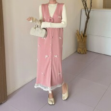 批发套装秋冬半高领打底衫+蝴蝶结蕾<b class='q'>丝</b>拼接毛衣马甲裙