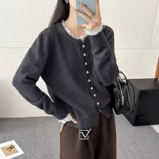 批发蕾丝拼接针织开衫女春秋2025新款宽松设计感<b class='q'>毛衣</b>薄外套短上衣