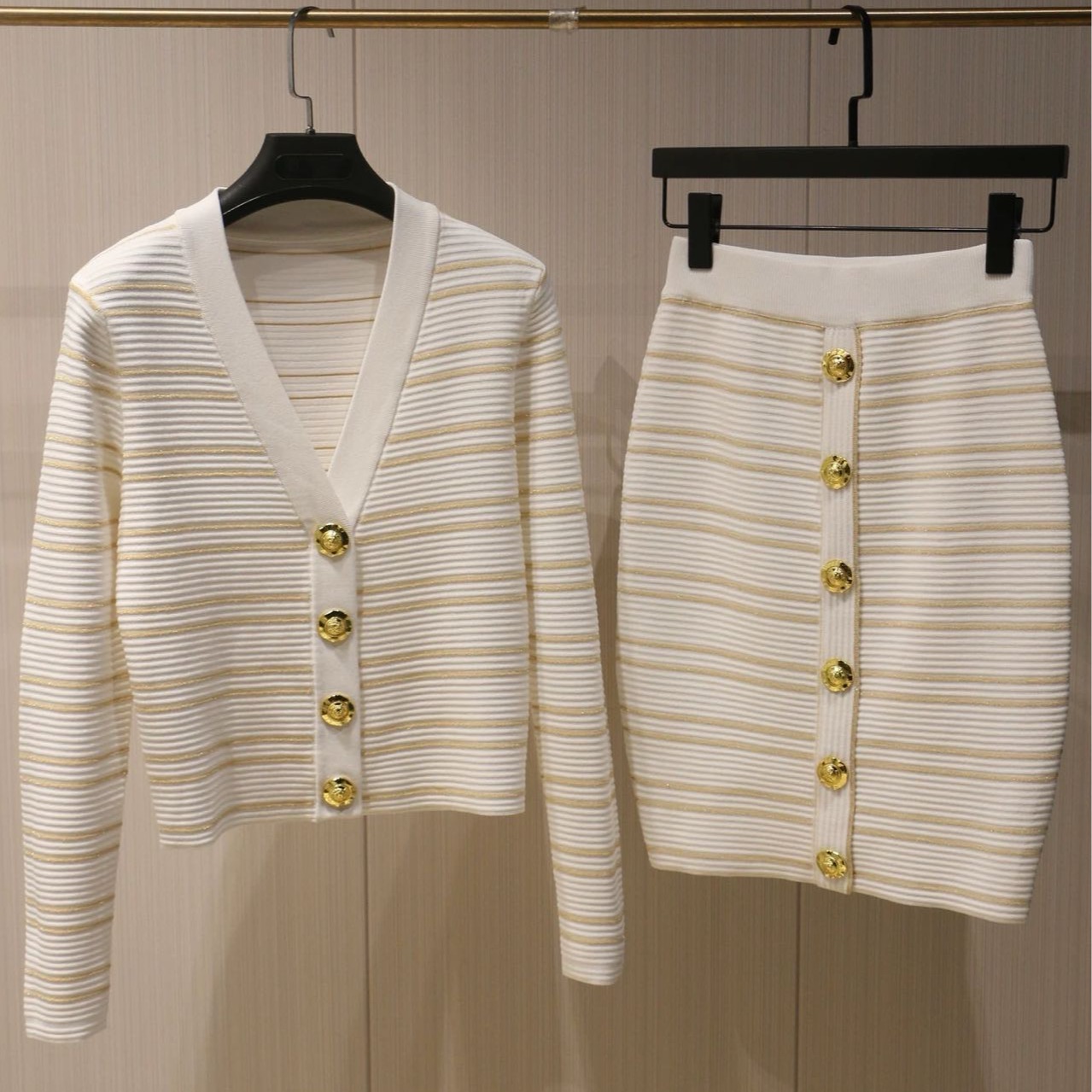 法式小香风V领黑金条纹金色扣针织开衫上衣半身裙两件套套装早秋