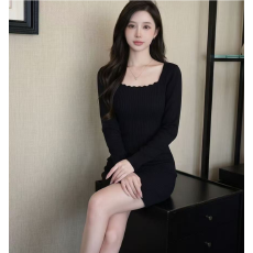 批发韩系御姐风黑色方领针织连衣裙女秋季新款纯欲辣妹收腰显瘦包臀