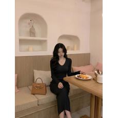 批发针织连衣裙秋装女新款温柔气质修身毛衣v领包臀裙子