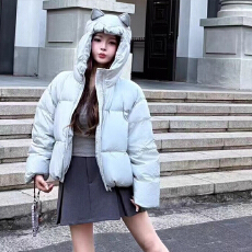 批发小耳朵款2025新款白鸭绒羽绒服女纯色短款百搭连帽保暖时尚外套