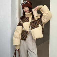 批发九宫格2025白鸭绒羽绒服女设计拼接格纹九宫格短款立领保暖外套