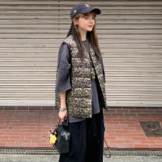 批发90绒小豹纹马甲2025新款白鸭绒轻便冬季保暖宽松羽绒时尚马甲女