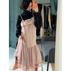 批发2026早春新款韩系ins柔粉缎面蕾丝慵懒法式格调温柔酷感吊带裙