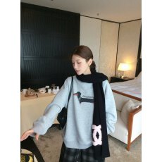 批发张<b class='q'>贝贝</b>ibell萌趣腊肠狗复古印花440g一体绒螺纹包边圆领保暖卫衣