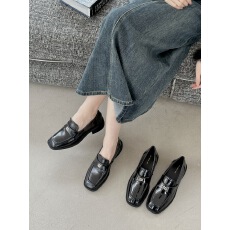 批发2025新款<b class='q'>日系</b>英伦风粗跟小皮鞋黑色百搭方跟深口单鞋