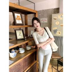 韩版纯欲修身收腰显瘦短袖T恤女秋季新款辣妹掐腰纽扣V领内搭上衣