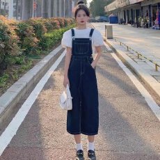 批发复古牛仔背带裙女春夏2025新款设计感宽松显瘦开叉中长款裙子