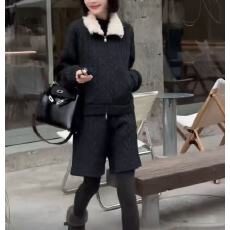 批发<b class='q'>韩版</b>慵懒风羊羔毛翻领外套+高腰短裤两件套2025冬季新款时尚<b class='q'>套装</b>