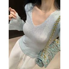 法式V领钻饰喇叭袖修身针织衫女春季新款小众设计感套头打底上衣