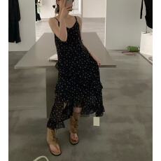 批发2026年春季<b class='q'>新款</b>温柔风碎花连衣裙设计感不规则长款碎花叠穿吊带裙