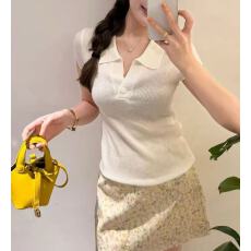 批发2026年夏季新款翻领针织短袖设计感V领单扣修身显瘦正肩短款上衣