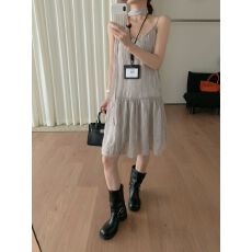 批发<b class='q'>韩版</b>蕾丝边格纹吊带连衣裙女2026夏季新款百搭时尚带飘带背心长裙