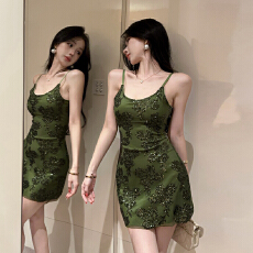 批发实拍实价 轻奢重工亮片网纱不规则吊带连衣裙海边度假修身包臀裙