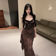 批发实拍实价 性感蕾丝<b class='q'>拼接</b>吊带<b class='q'>连衣裙</b>心机绑带鱼骨收腰修身豹纹长裙
