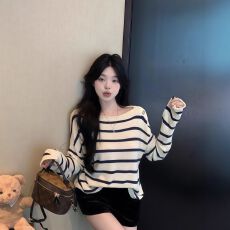 撞色条纹斜肩长袖针织衫女秋季宽松慵懒风套头毛衣设计感百搭上衣