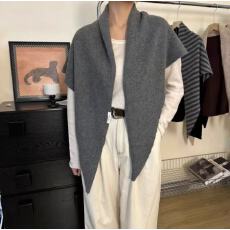 批发十三行<b class='q'>女</b>装针织大三角围巾秋冬极简保暖气质围脖<b class='q'>欧美</b>范时髦披肩