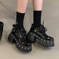 批发8cm亮皮圆头大码坡跟厚底四季女鞋跨境34-43码铆钉朋克风40码