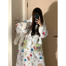 可爱小新印花连帽法兰绒睡裙女冬季新款家居大码加厚睡袍外穿