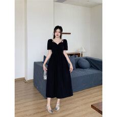 批发2026夏季新款赫本风气质高级感显瘦V领长裙茶歇法式黑色连衣裙女