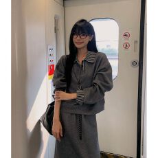 批发官图 灰色撞色条纹翻领卫衣半身裙套装女秋季2026新款松弛两件套