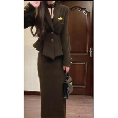 批发有货直接来拿收腰外套包臀<b class='q'>半身裙</b>套装<b class='q'>女</b>秋冬法式覆古西装套装