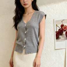 批发夏季 V 领无袖开衫女前排扣设计感修身显瘦<b class='q'>薄款</b>百搭外穿坎肩上衣