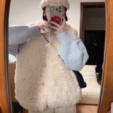 批发温柔风<b class='q'>甜美</b>羊羔毛马甲背心女冬季叠穿毛绒绒软糯宽松学院风外套