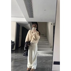 批发羊羔毛外套女2025<b class='q'>冬</b>季加厚皮草短款环保皮草牛角扣泰迪卷毛毛上衣