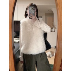 批发温柔风<b class='q'>甜美</b>羊羔毛马甲背心女冬季叠穿毛绒绒软糯宽松学院风外套